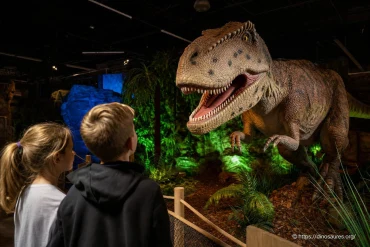 Dinosaur Outpost Las Vegas : dinosaures animatroniques et sortie famille à Town Square